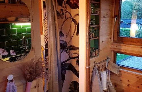 Muecke Casa | Zirbenholz Tiny House "Waldhauszeit" am See