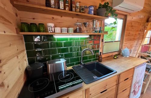 Muecke Casa | Zirbenholz Tiny House "Waldhauszeit" am See