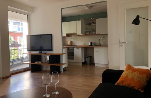 Weissensee Condominio | Zwei Gemütliche Schlaf & Arbeitszimmer in Heller Wohnung mit Balkonen Zentral