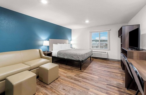Waldron Hotel | Woodspring Suites Kansas City Airport