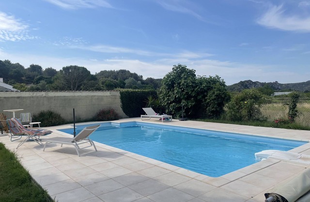 À 5 Minutes D'avignon, Belle Villa Avec Piscine