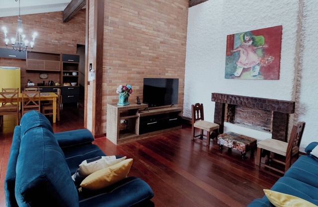 Ótima casa ampla em localização privilegiada!