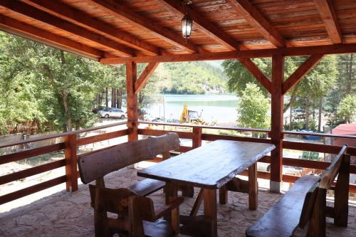 Šebov Konak Uvac Zlatar