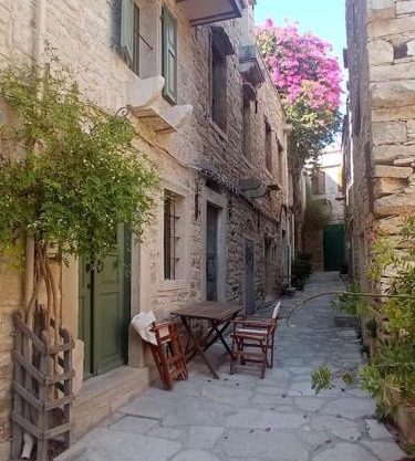 Τριώροφη οικία σε Μεσαιωνικό οικισμό