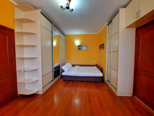 Двокімнатна квартира в центрі біля готелю Палаццо Мережа Alex Apartments Безконтакнте заселення 24-7