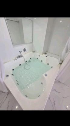 סטודיו עם גקוזי ענק מול כינרת