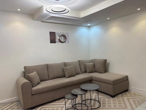 شقة غرفه وصاله راقيه 2 العريض