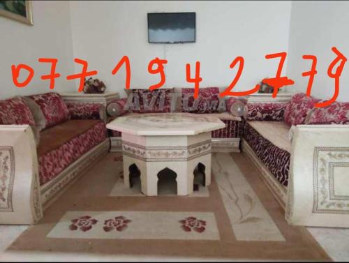 شقة مفروشة مجهزة متوسطة المستوى والخدمات ب سيدي قاسم مع إمكانية الاختيار بين حي الرياض وحي جوهرة والحي الجديد