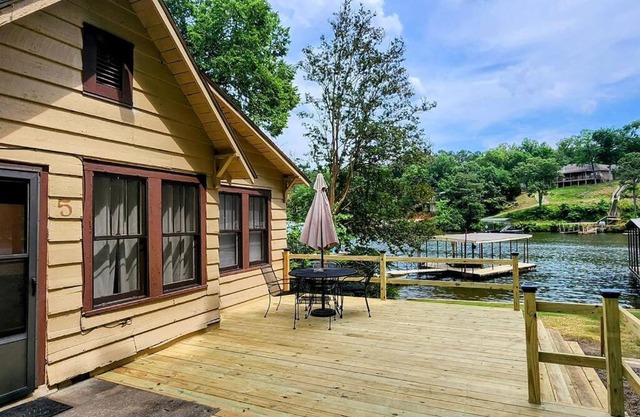 #05 - Lakefront Two Bedroom Cottage- Pet Friendly