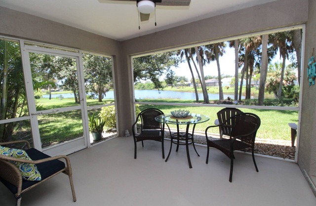 1/2 Duplex in Rotonda West near multiple beaches and 5 golf courses -SW Florida