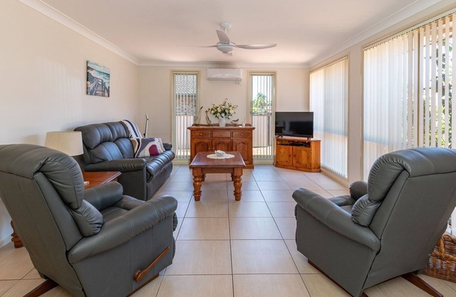 1/4 Huntly Close Family Villa