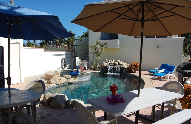 1-7BR Beachfront Villa W / Pool & Jacuzzi Infront of Surf! Grupos grandes o pequeños!