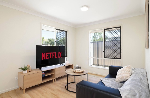 1 Bdr Apt! Kitchen! Undercover Parking! 12AS1