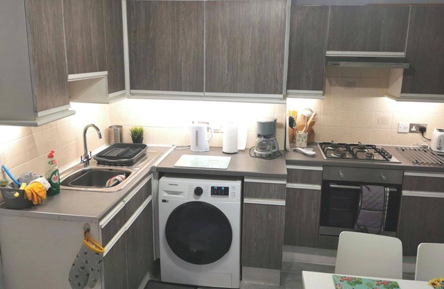 1-bed Victorian gf Apartment in London