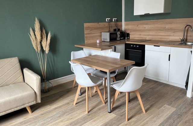 1 Bedroom Apartment in Saint-Lunaire