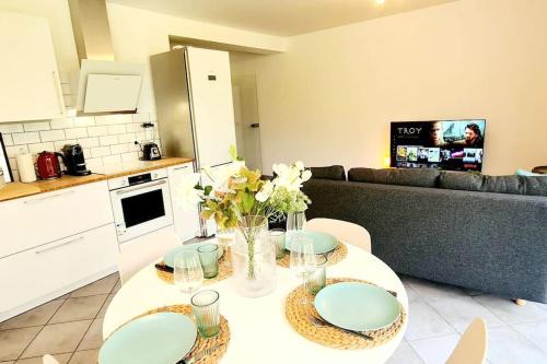 1 bedroom flat with balcony&garden