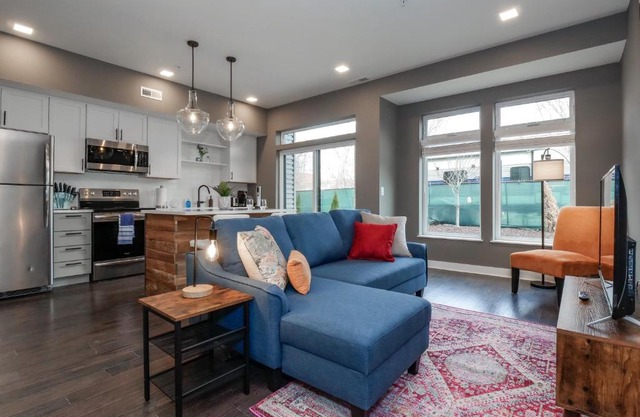 1 Bedroom Luxury Condo 10 Minutes from First Energy Stadium D4