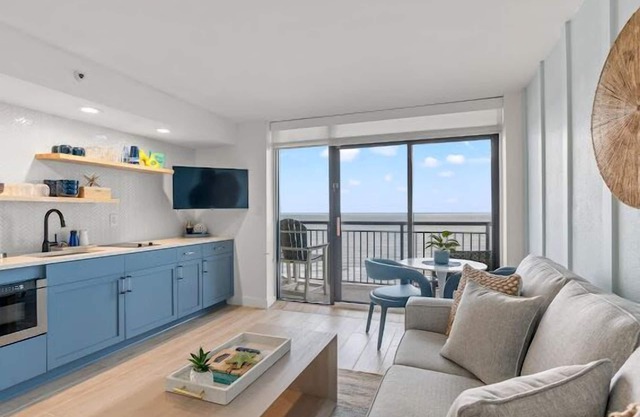 1 BR Modern Oceanfront Condo - Premier Location + Amazing Views!