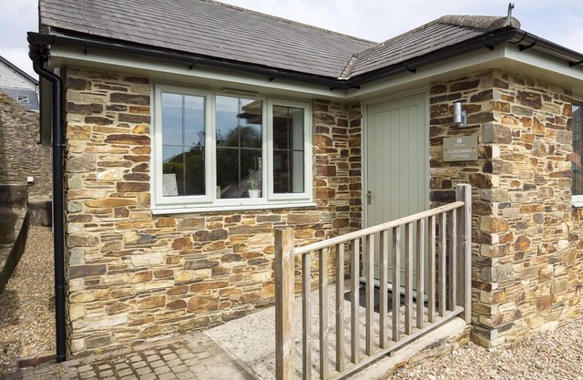 1 Coachman's Cottage, Hillfield Village, DARTMOUTH