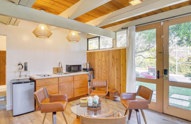 < 1 Mi to Beach & Pepperdine: Airy Malibu Studio