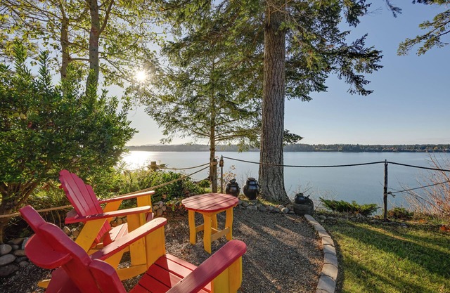 1 Mi to Burfoot Park: Olympia Apt w/ Scenic Views