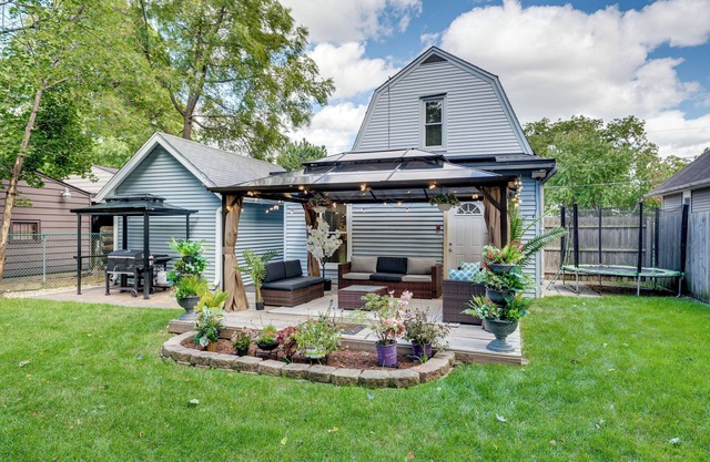 1 Mi to Dtwn Elgin: Dutch Colonial w/ Lovely Patio