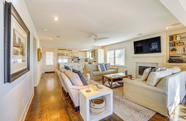 1 Mi to Dtwn Fayetteville: Home w/ Fenced Yard