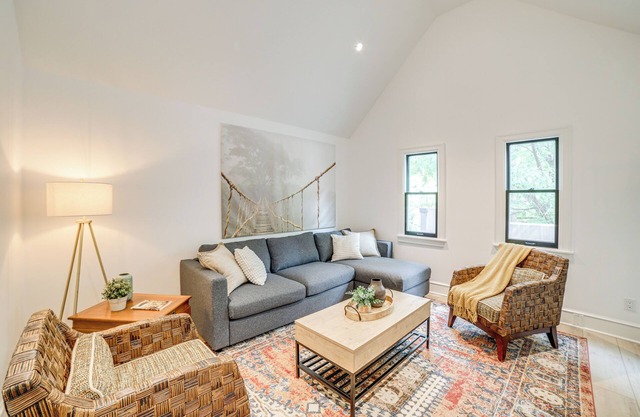 1 Mi to Dtwn Grand Rapids: Chic Condo w/ Balcony!