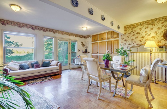 < 1 Mi to Jefferson Healthcare: Nurse-Ready Rental