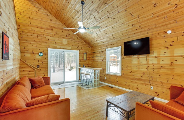 < 1 Mi to ATV Trails: Cadillac Golf Retreat!