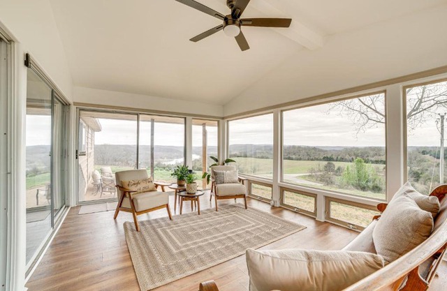 1 Mi to Table Rock Lake Home with Furnished Patio!