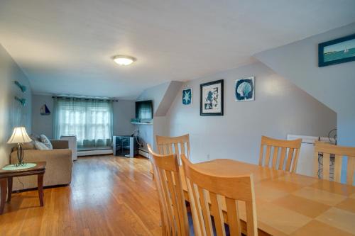 1 Mi to Windmill Beach South Yarmouth Apt!