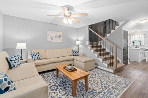 1-Mile to Downtown Clarksville Queen-City Comfort