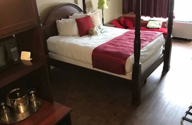 1 Queen Bed – Room 1 - Hearthstone Inn Boutique Hotel Halifax – Dartmouth