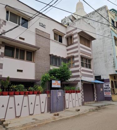 1 Room for 4 Guests OR 2 BHK for 4 to 10 Guests with AC for Families