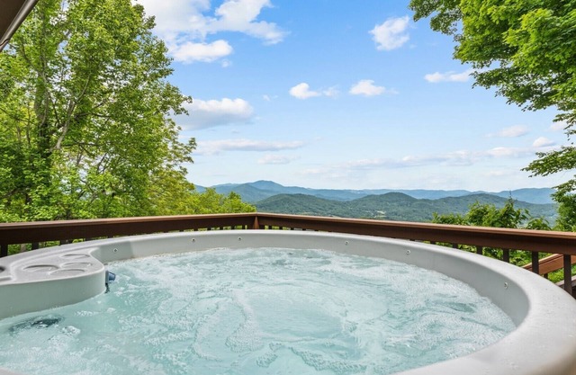 1 Sweet View - 4 BR, 3.5 BA, Hot Tub, VIEWS