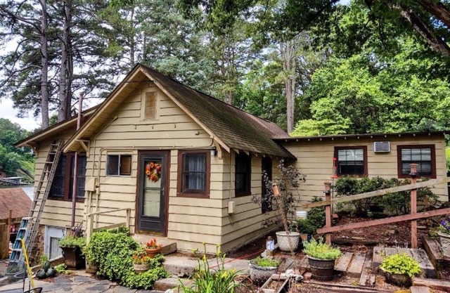 #10-Amazing Three Bedroom Lake House-Pet Friendly