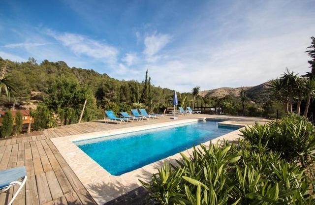 Casa de 10 habitaciones con piscina compartida y jardín amueblado en Finestrat