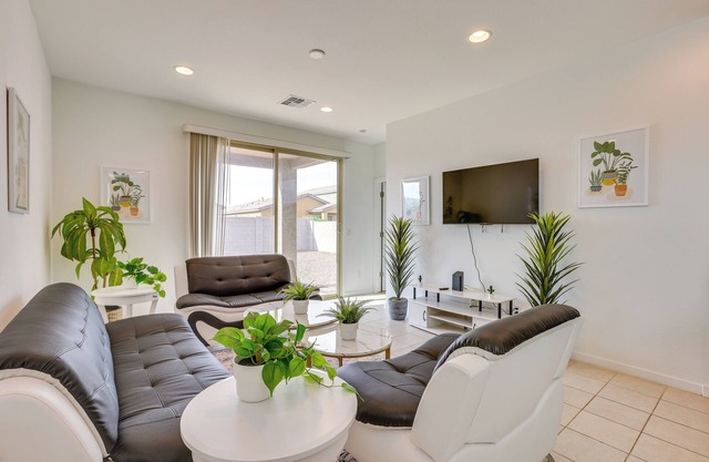 10 Mi to Dtwn Phoenix: Chic Family Home