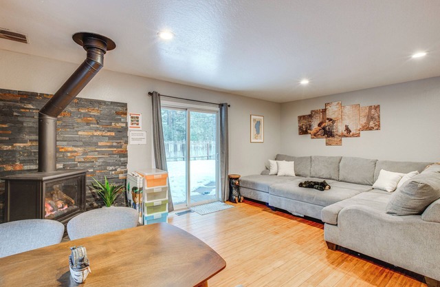 10 Mi to Heavenly Mountain: Home w/ Deck + Yard