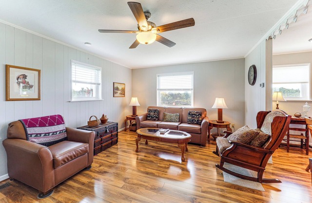 10 Mi to New River State Park: Rural Home w/ Views