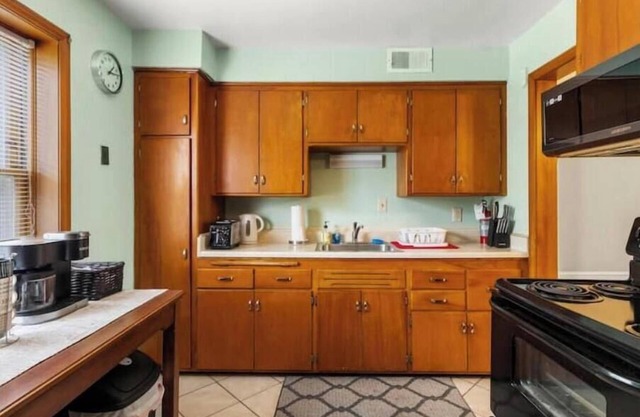 10 Minutes from Downtown! The Highlands Hideaway