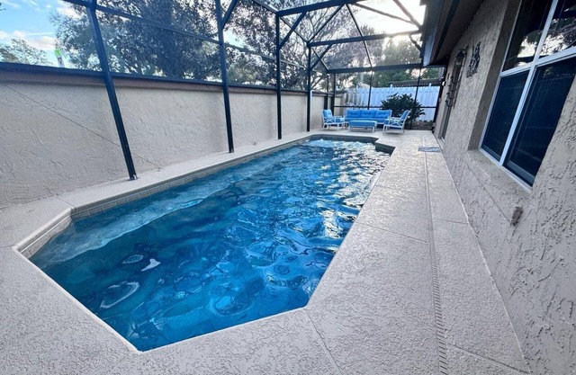 10 Minutes to Disney! Private Pool Home