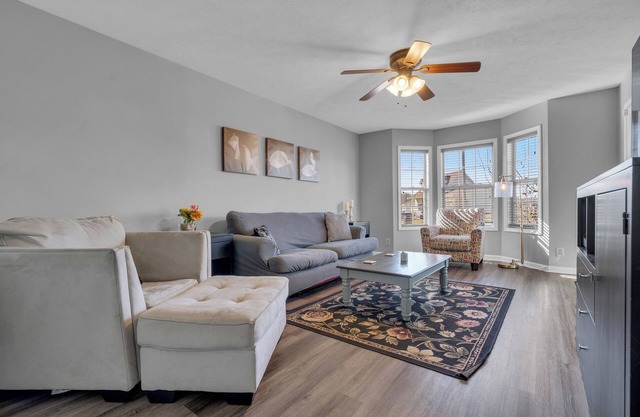 10-Person Spacious Home for Work Groups Near I-24