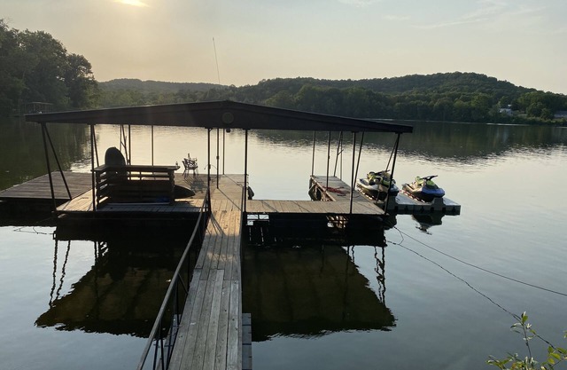 1000 Ft Quiet Lakefront w/ Kayaks, Fishing, Hiking Creek, Hunting & Private Dock