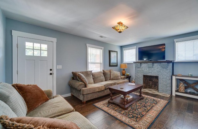 1001 Sevier Bungalow 2 Mi to Neyland Stadium!