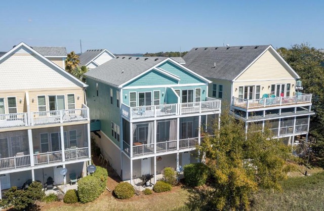 103 WATERS EDGE ~ 3Bed/3Bath Townhouse~ Pool~Fishing Dock