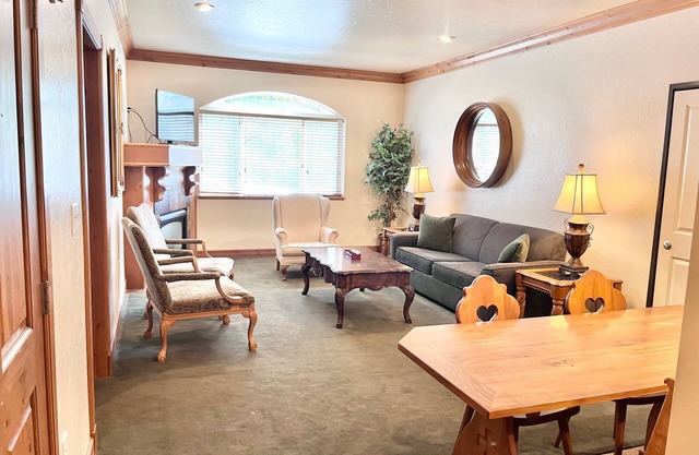 1085 4-Star Zermatt King Villa w/Full Kitchen