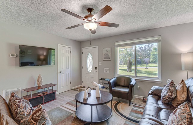 11 Mi to Beaches: Peaceful Foley Home w/ Yard