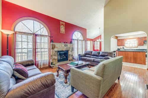 11 Mi to Camelback Resort Tobyhanna Home!